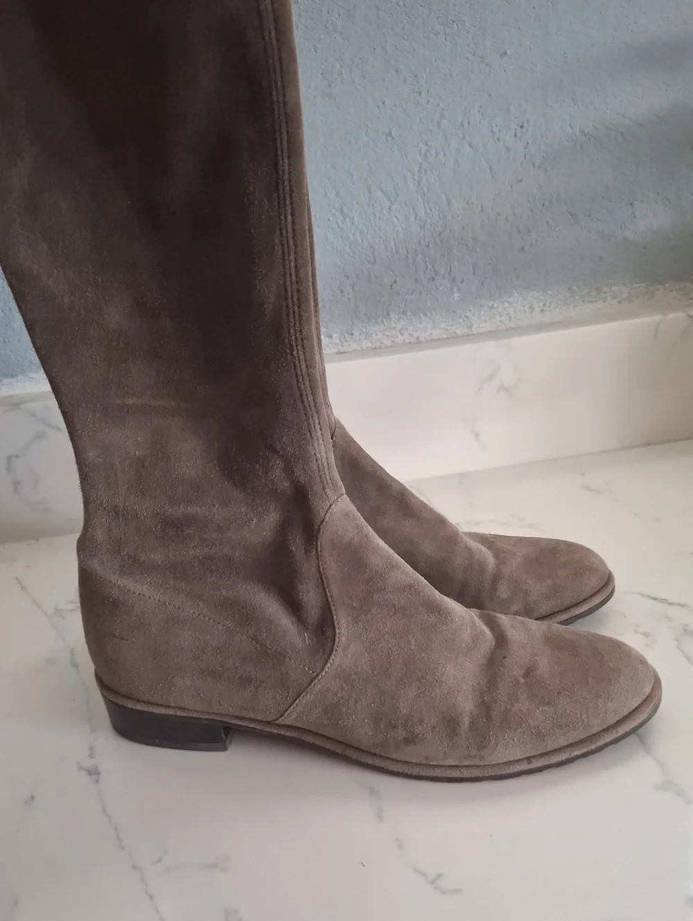 STUART WEITZMAN Brown Over-the-Knee Women's Boots - Classic Suede